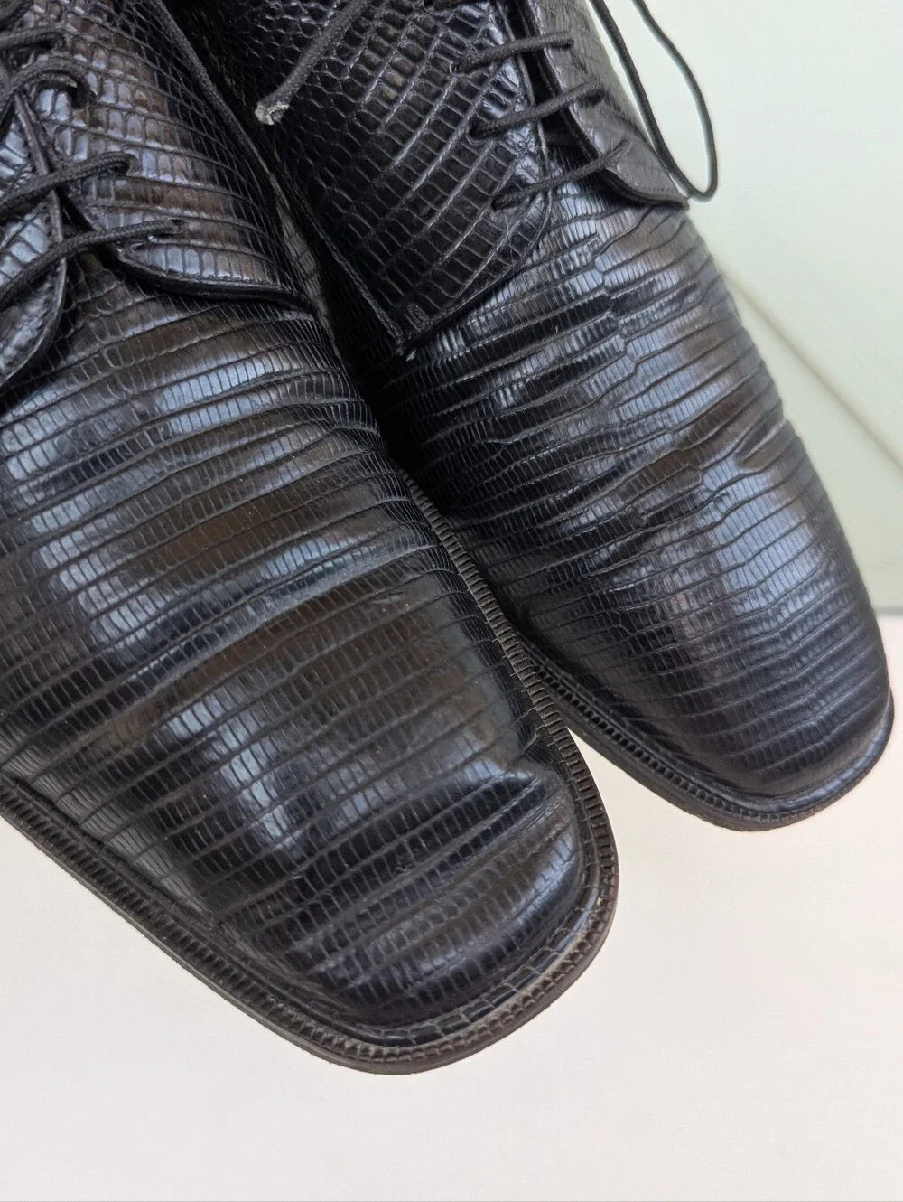 Belvedere AlligatorMen's Black Textured Leather Derby Shoes - Classic Lace-Up
